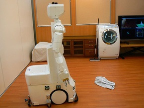 Японцы презентовали робота для пенсионеров, который стирает и моет полы