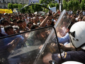 Полиция Греции задержала около 40 иммигрантов, участвующих в беспорядках