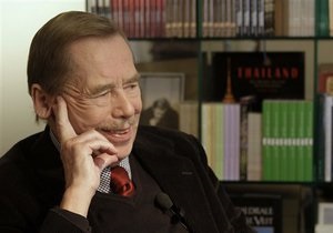 Вацлав Гавел считает, что Запад должен устранить Каддафи