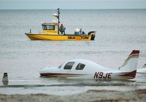 В США самолет сбил бегущего по пляжу мужчину