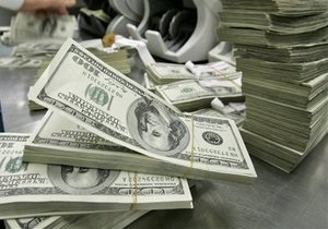 Межбанк закрывает неделю небольшим ростом котировок по евро и доллару