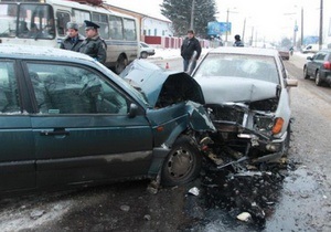 В Житомире в лобовом столкновении двух автомобилей пострадали шесть человек