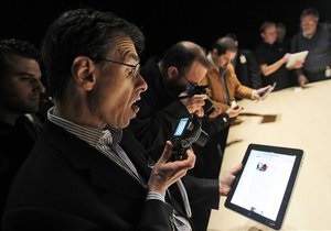 В первый день продаж iPad ажиотаж спал после обеда