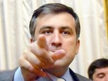 Саакашвили одел своих депутатов в шарфы и шапочки с красной пятеркой