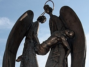 В годовщину взрыва газа в Днепропетровске открыли мемориал погибшим