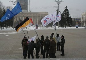 В Донецке 15 человек требовали повышения статуса русского языка