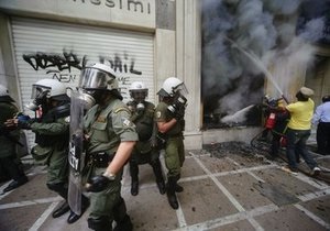 После беспорядков в Афинах были задержаны семьдесят человек