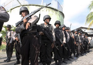На Бали полиция взяла штурмом охваченную бунтом тюрьму