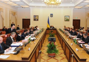 Азаров закрепил министров за каждой областью