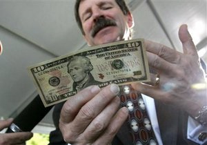 Ведущие валютные аналитики мира рекомендуют вкладывать средства в доллар