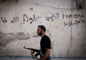 Ливия отправила сирийским повстанцам крупнейшую за время войны партию оружия - СМИ