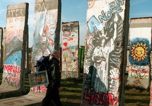 Сегодня в Германии отмечают годовщину падения Берлинской стены