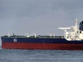 Пираты отогнали танкер с 2 млн баррелей нефти на борту на свою базу