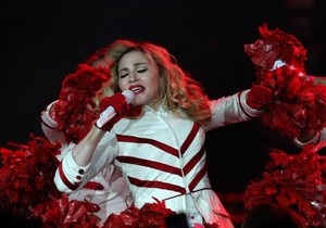 Мадонна на концерте в Петербурге поддержала российских гомосексуалистов