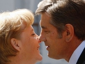 Ющенко поздравил Меркель с днем рождения