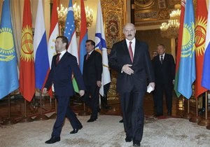 Медведев: Лукашенко пытается создать образ России как врага своей страны