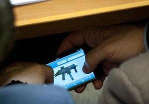 Бывший водитель Ахметова во время заседания Рады выбирал в интернете пистолет