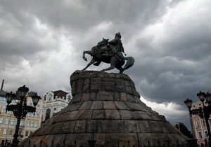 В Киеве возле самых известных памятников появятся парковки