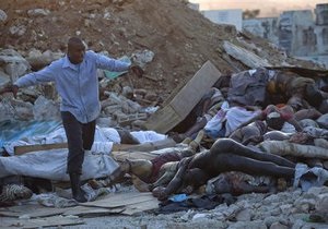 Гаити: из-под завалов в столице извлекли 30 человек. Город по-прежнему завален телами погибших