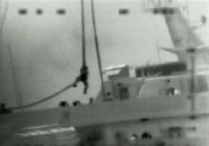Израиль опубликовал собственное видео боя на корабле правозащитников
