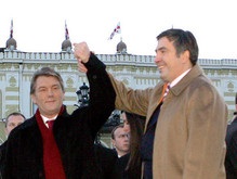 Ющенко поздравил Саакашвили с победой