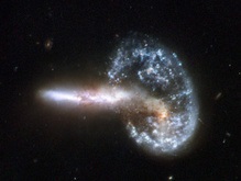 NASA представило уникальные изображения сталкивающихся галактик
