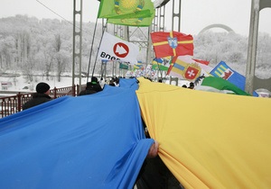 В День Соборности берега Днепра соединил 200-метровый флаг Украины