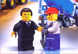 Януковича изобразили в виде персонажа конструктора Lego