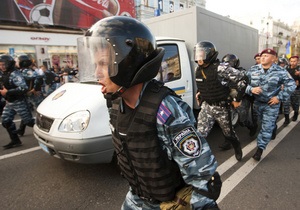 У Лукьяновского СИЗО, куда привезли Тимошенко, произошел инцидент с автозаками