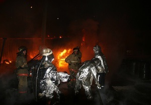 В Киеве горел склад с автокраской