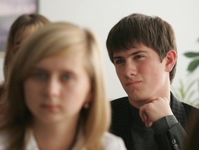 Киевские власти запретили политагитацию в учебных заведениях