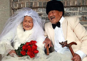 Семейная пара из Китая сделала фото для свадебного альбома после 88 лет брака