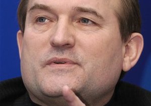 Медведчук заявил, что Ющенко запутался: То мычит о большей демократии, то требует полномочий Кучмы