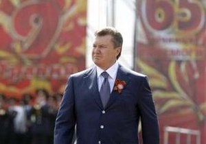 Янукович возложил цветы к могиле Неизвестного солдата в Киеве