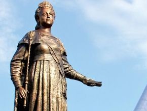 Севастополь: Митингующие требуют наказания виновных в осквернении памятника Екатерине II