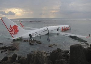 Бали - аваикатастрофа - Lion Air -У берегов Бали упал в море пассажирский самолет: 22 человека ранены