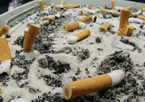 За выброшенные мимо урны окурки оштрафовали уже более тысячи киевлян