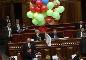 Под куполом украинского парламента появился летающий кукиш