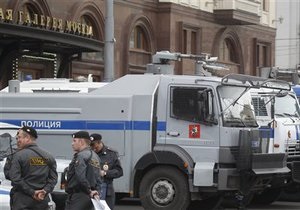 СМИ: В центр Москвы стягивается военная техника