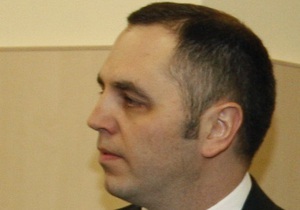 Адвокат Комарницкого настаивает на допросе Портнова
