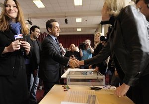 Явка на президентских выборах во Франции превысила 70%