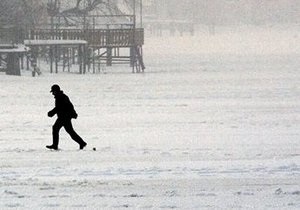 В Харькове спасли подростка, отказывавшегося выходить из ледяной воды