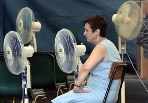 В Москве в разгар жары включили отопление