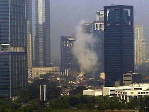 Бомбы в гостиницах Джакарты могли взорвать террористы-смертники