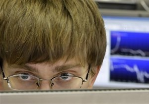 Вчера биржи зафиксировали снижение на негативном внешнем фоне