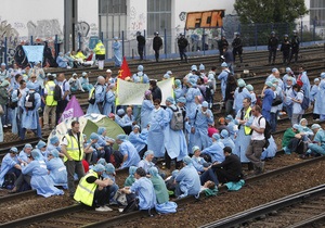 Французские анестезиологи заблокировали движение поездов на парижском вокзале
