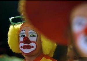 На улицах Луганска клоуны собирали средства для онкобольных детей