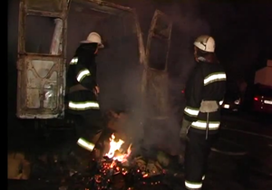 В Киеве на Троещине сгорел микроавтобус