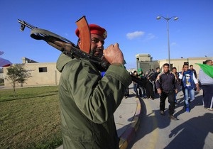 В порту Триполи вооруженные люди задержали итальянское судно-буксир, в команде которого украинец