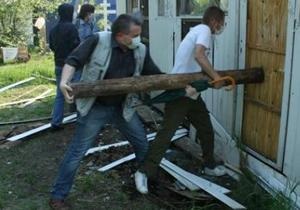МВД: В киевском парке противники строительства церкви рушили забор